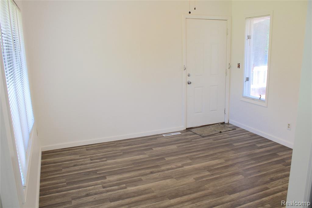 4901 Alpha Way, Flint, MI 48506 — Photo 22