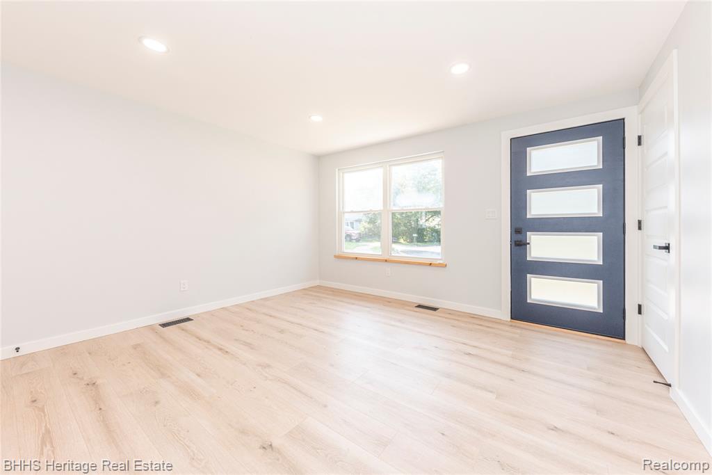 12 Trowbridge Court, Ann Arbor, MI 48108 — Photo 9