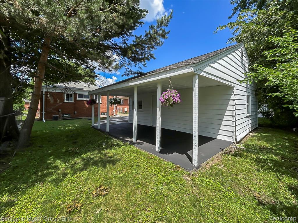 22584 Marine Avenue, Eastpointe, MI 48021 — Photo 28
