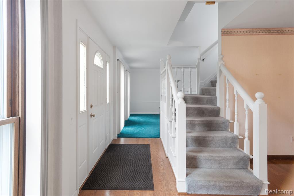 5023 Meadowbrook Drive, West Bloomfield, MI — Photo 9