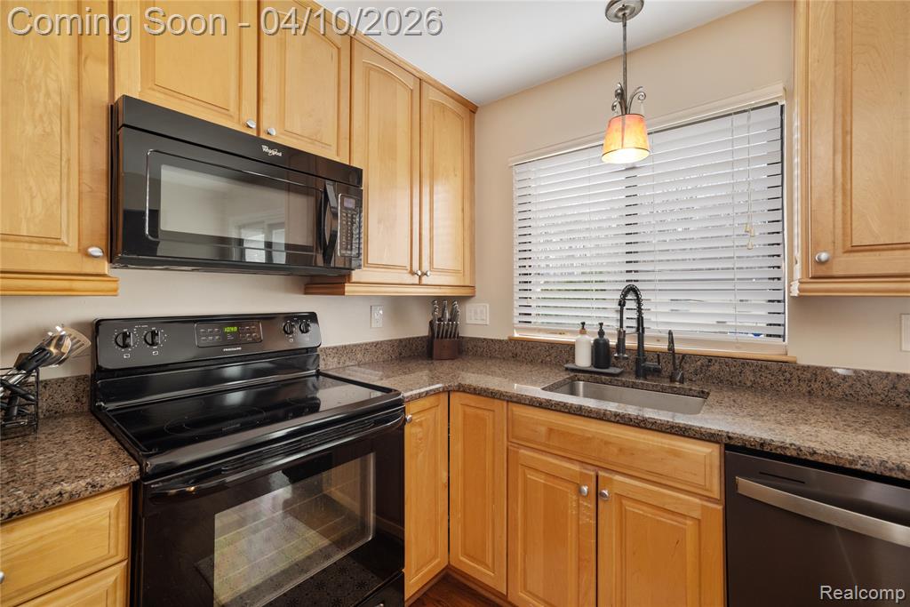 471 Hillson Drive, Waterford, MI 48327 — Photo 9
