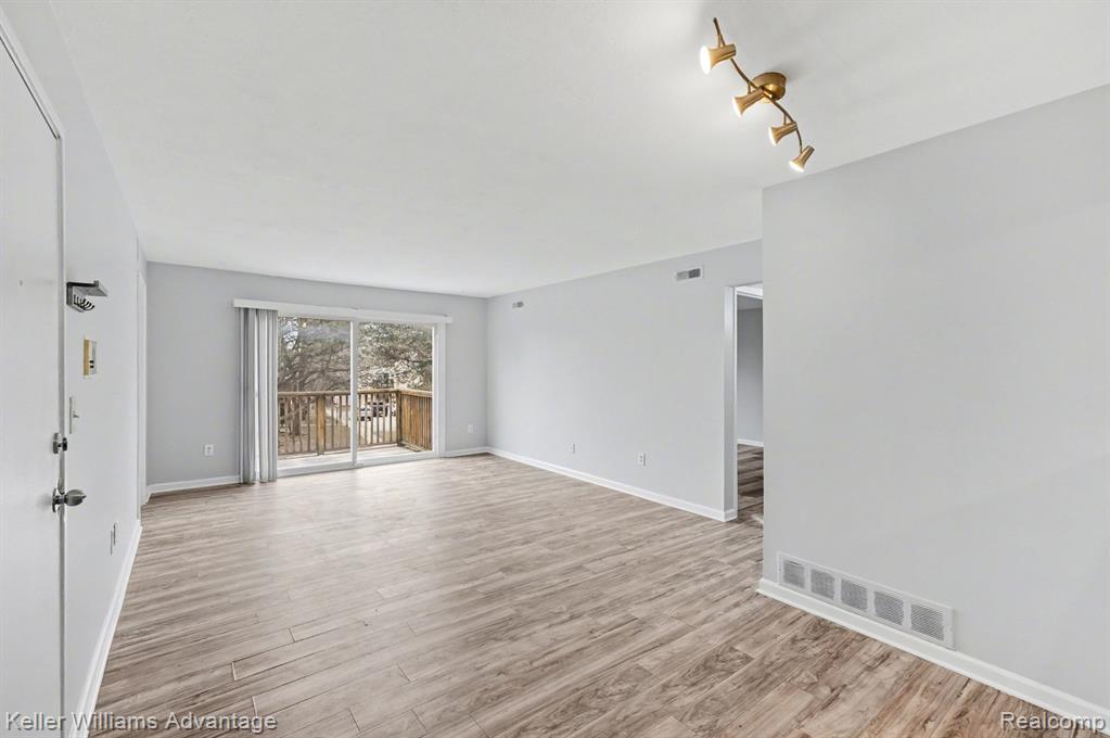 833 Bloomfield Village Boulevard, H, Auburn Hills, MI 48326 — Photo 3