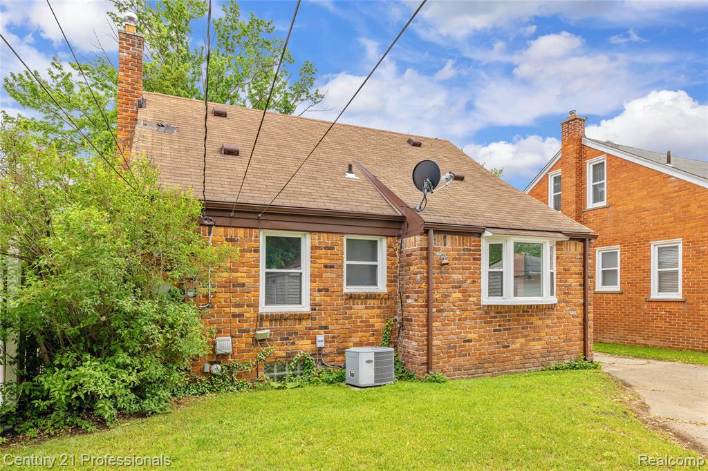 6953 N Vernon Street, Dearborn Heights, MI 48127 — Photo 25