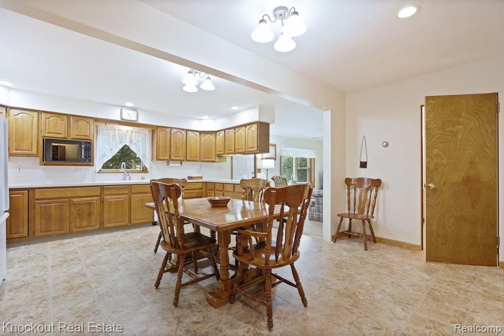 3842 Waltmar Drive, Bridgeport, MI 48722 — Photo 12