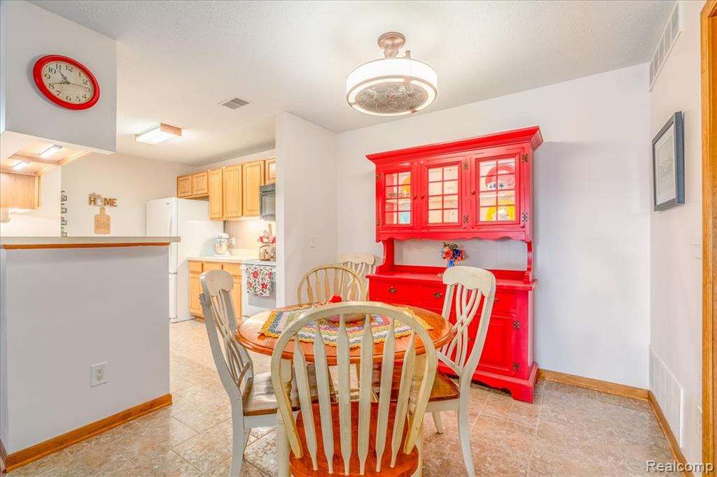 204 Marigold Circle, Westland, MI — Photo 9