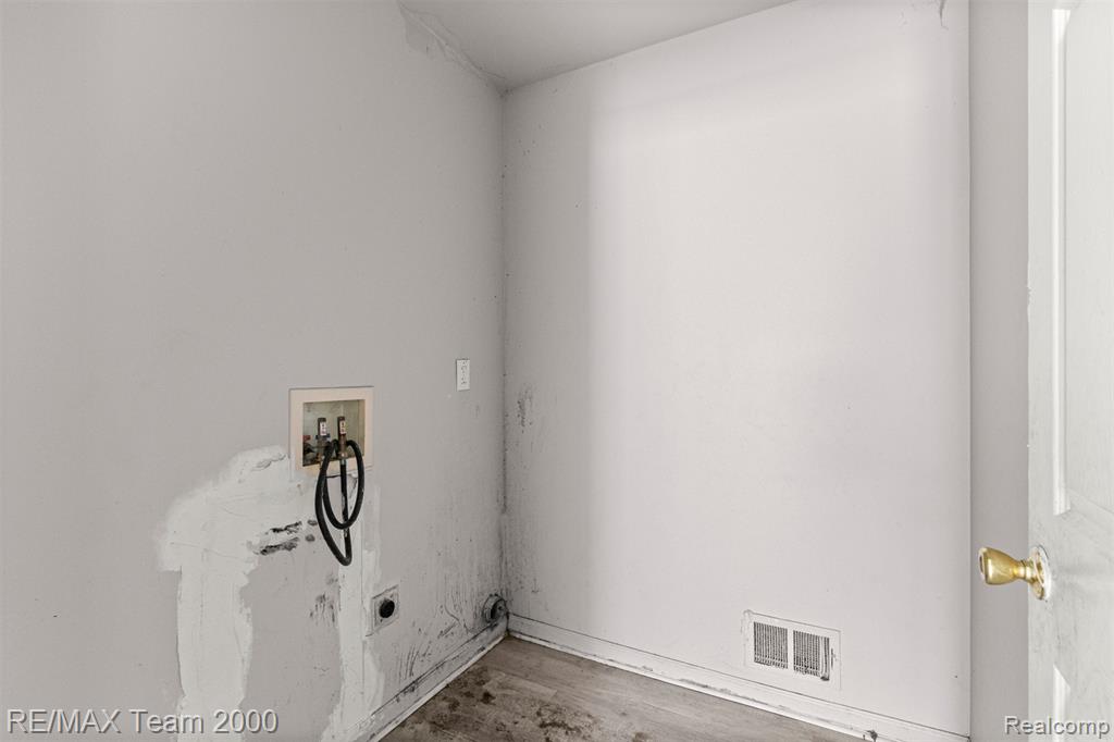 4830 Dickerson Street, Detroit, MI 48215 — Photo 16