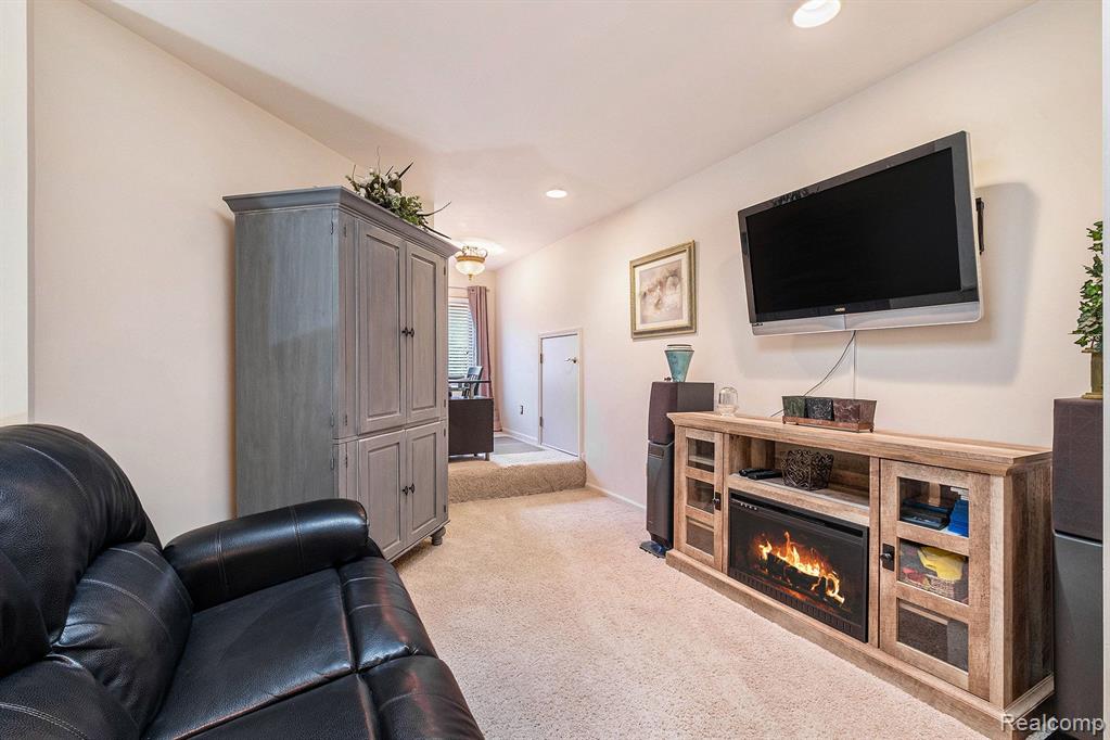 16480 DUSKLIGHT Drive, Fenton, MI 48430 — Photo 20