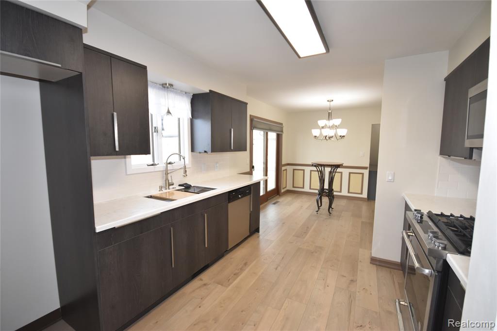 5106 Lakewood Drive, Grand Blanc, MI 48439 — Photo 9