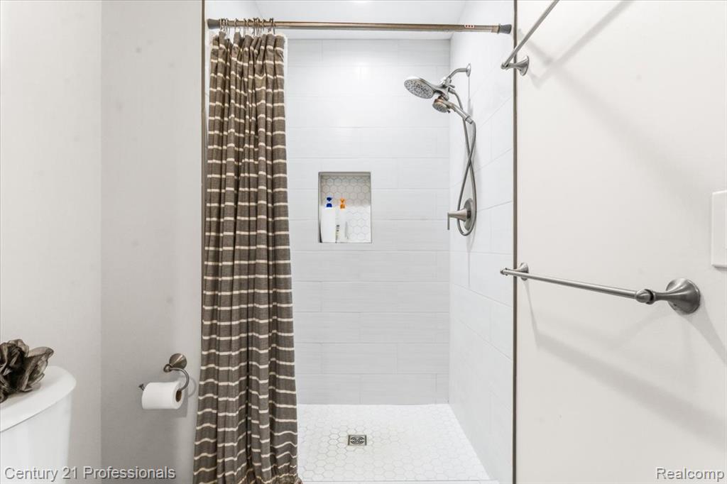 11413 Bancroft Court, Fenton, MI 48430 — Photo 18