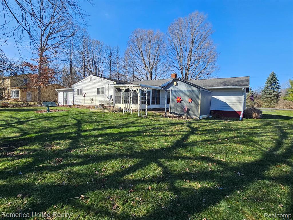 11043 Hamburg Road, Whitmore Lake, MI 48189 — Photo 8