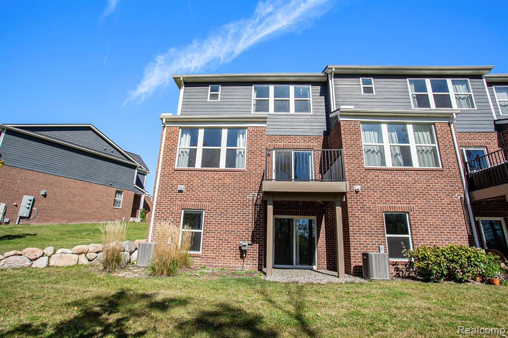 43493 Chancellor Lane, Novi, MI — Photo 14