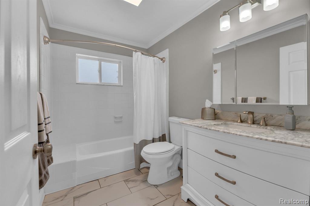 8866 JANIS Street, Utica, MI 48317 — Photo 6