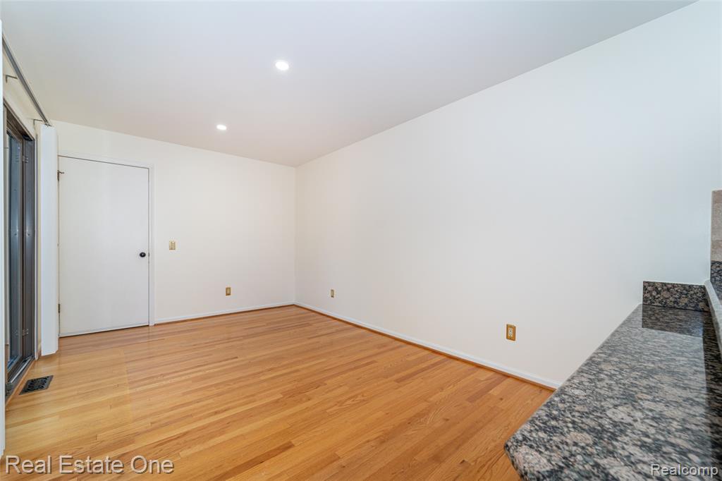 6250 Potomac Circle, West Bloomfield, MI — Photo 12