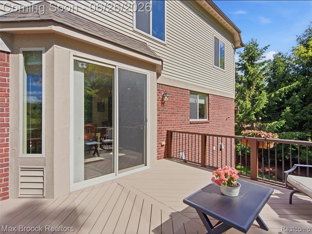 583 Birchcrest Court, Oakland, MI — Photo 8