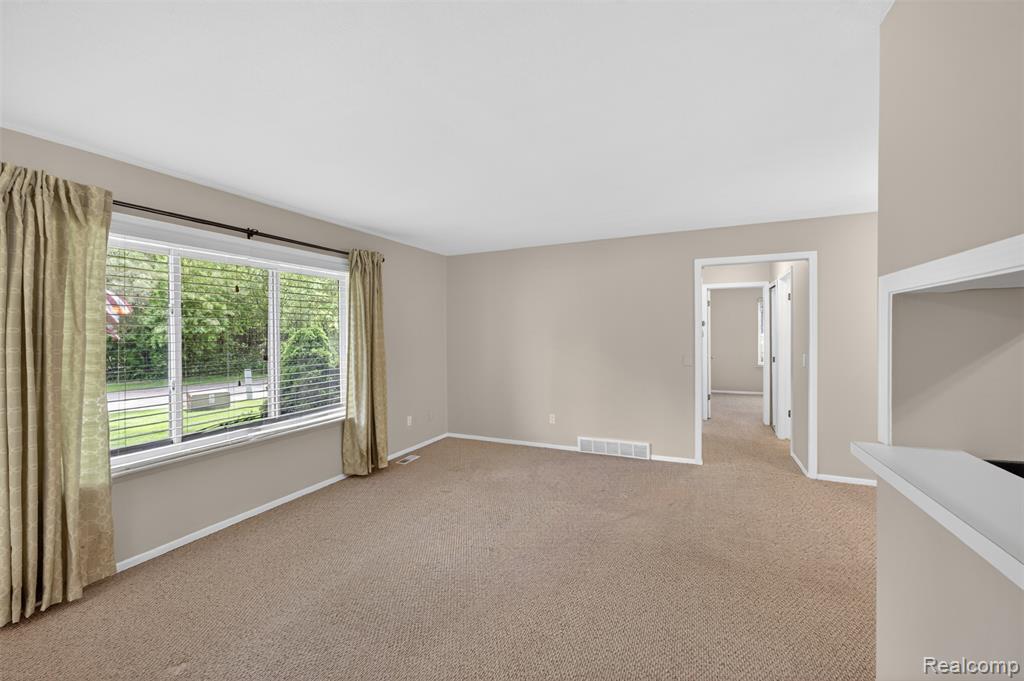 1484 Leisure Drive, Flint, MI 48507 — Photo 13