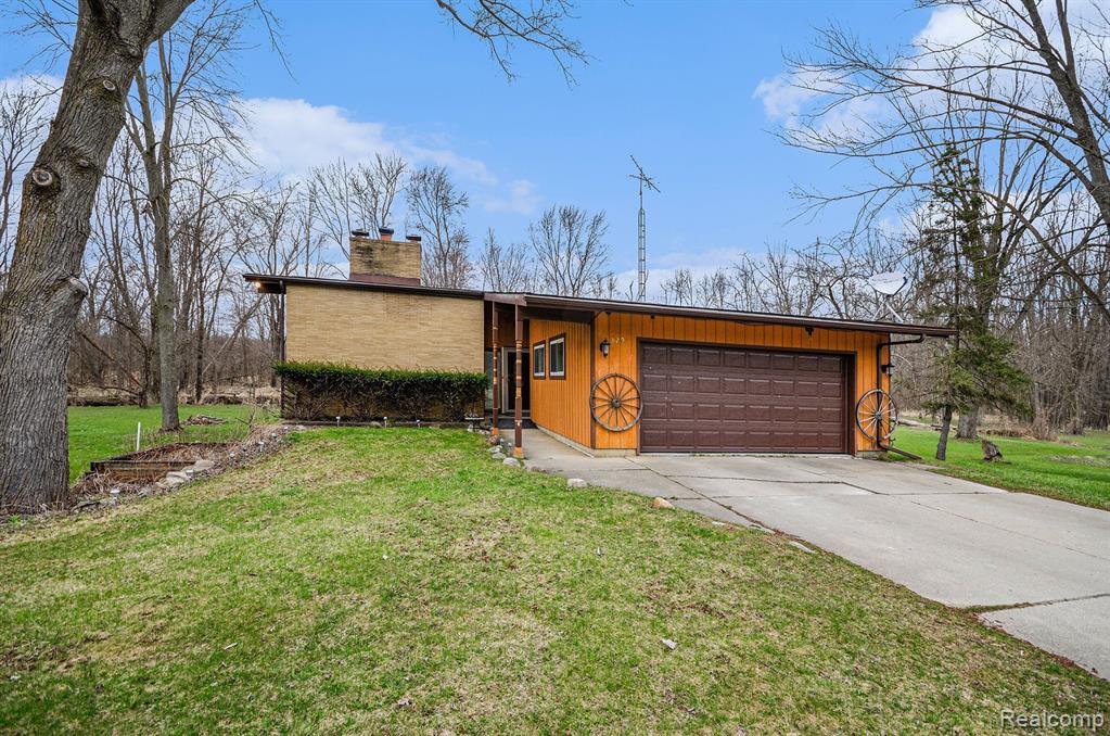 8297 Jordan Road, Grand Blanc, MI 48439 — Photo 2