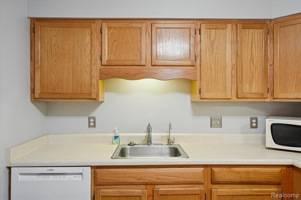 61049 Greenwood Drive, South Lyon, MI 48178 — Photo 17