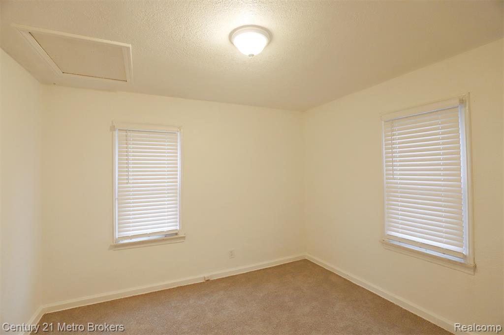 2074 N Center Road, Burton, MI 48509 — Photo 14