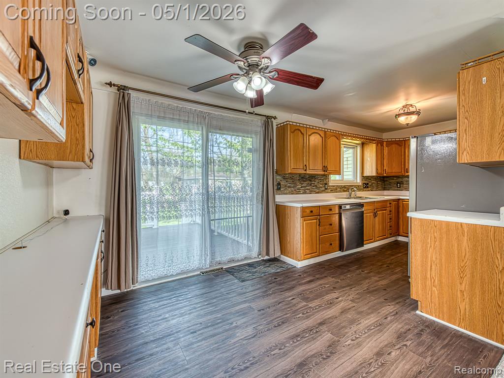 18338 Olmstead, Riverview, MI 48193 — Photo 6