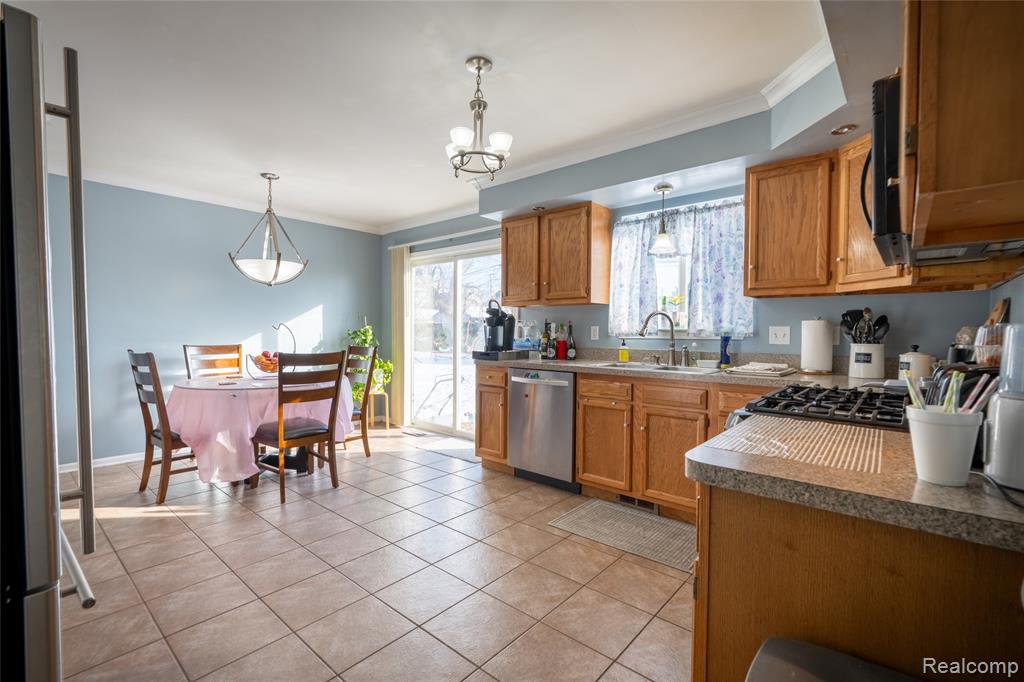 1750 E Woodruff Avenue, Hazel Park, MI 48030 — Photo 6