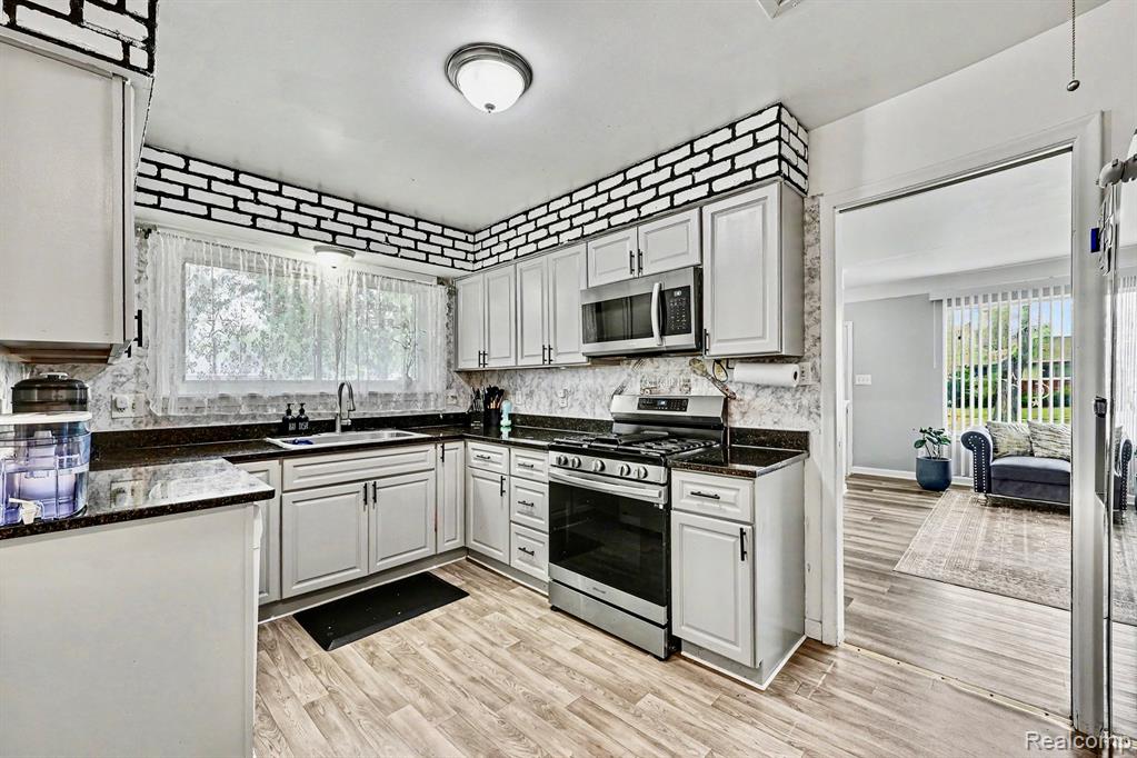28326 Alden Street, Madison Heights, MI 48071 — Photo 9