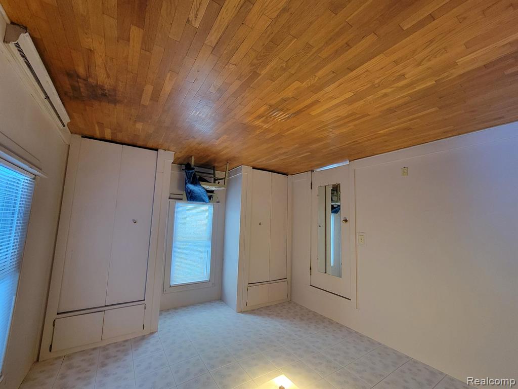 205 Park Avenue, Holly, MI 48442 — Photo 17