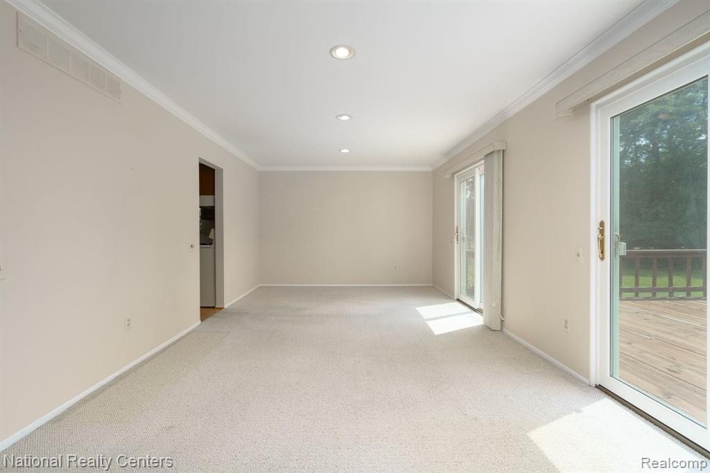 5459 N Piccadilly, West Bloomfield, MI — Photo 30