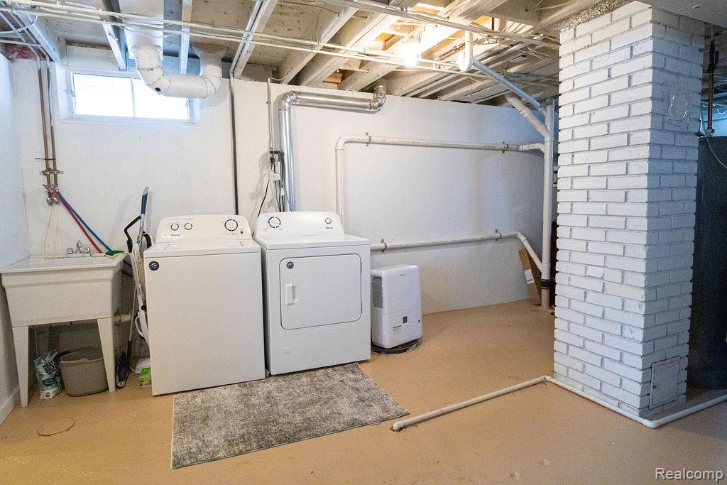 823 Southwood Drive, Fenton, MI 48430 — Photo 21