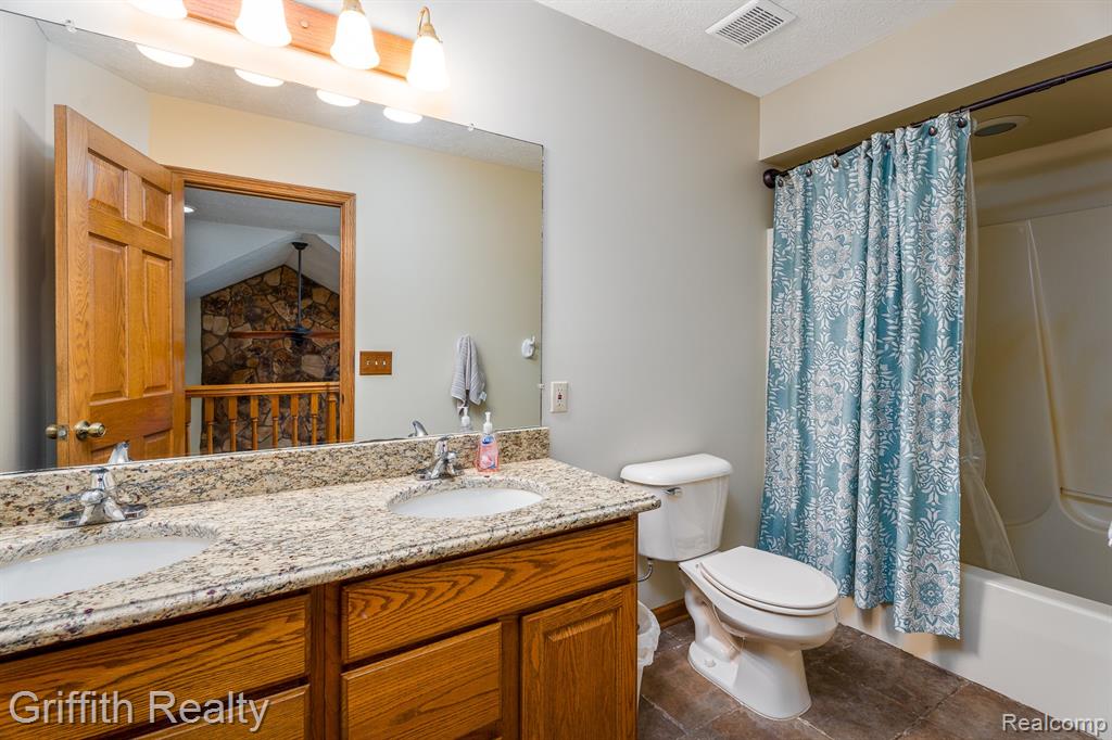 8123 Baypointe Drive, Brighton, MI 48114 — Photo 31