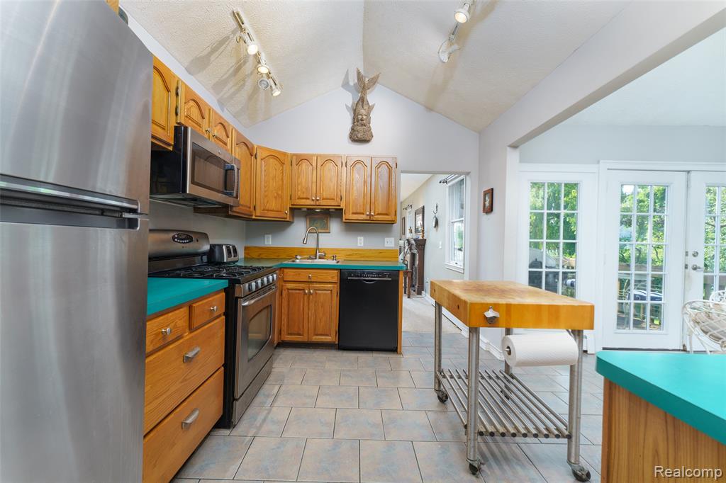 6304 Appleton Drive, Brighton, MI 48116 — Photo 8