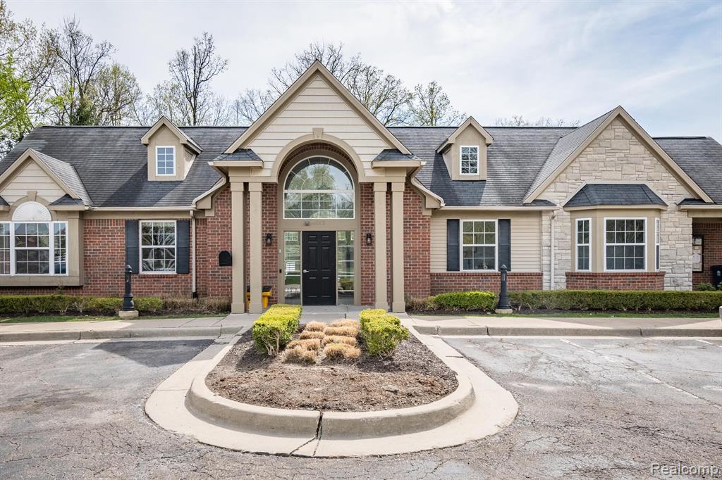 47543 PEMBROKE Drive, Canton, MI 48188 — Photo 27