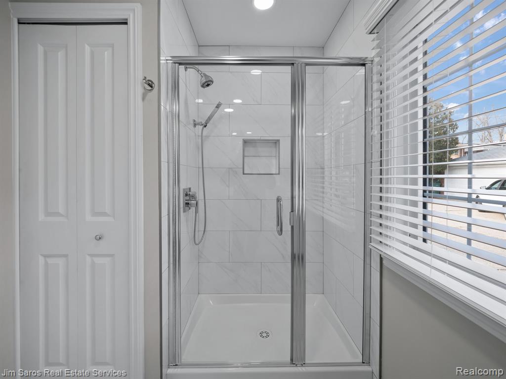 895 Harcourt Road, Grosse Pointe Park, MI 48230 — Photo 14