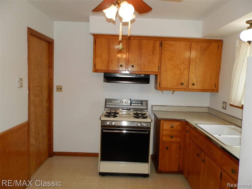 7736 Berwick Drive, Westland, MI — Photo 4