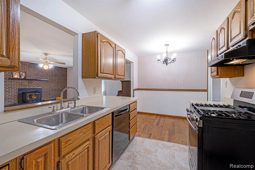 4147 Carmanwood Drive, Flint, MI 48507 — Photo 2