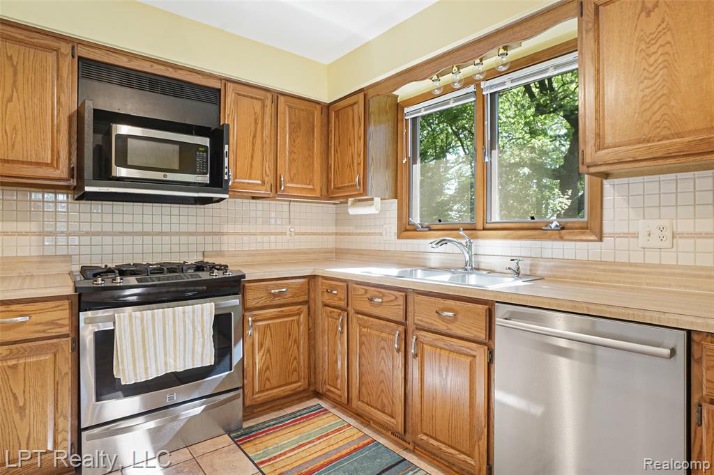 5236 Schlenker Road, Hamburg, MI — Photo 45