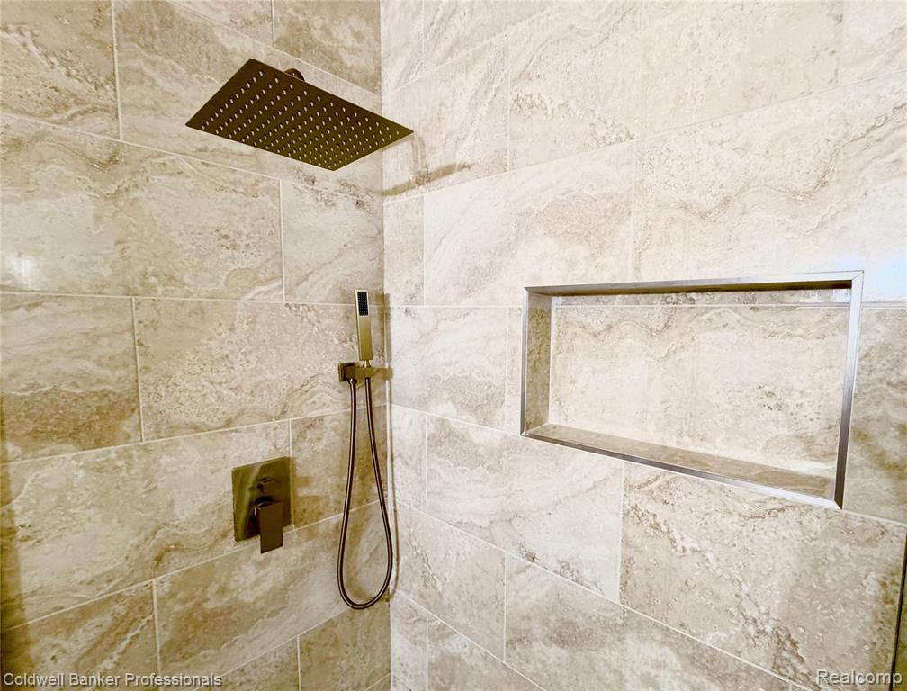 4692 W Wickford, Bloomfield Hills, MI 48302 — Photo 35