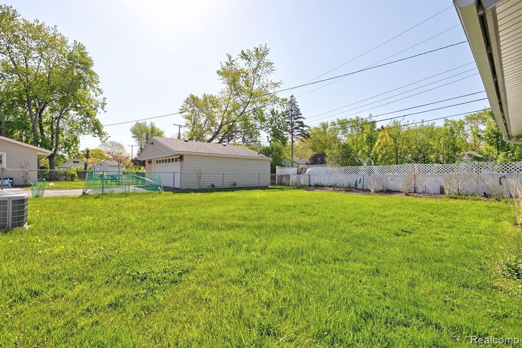 520 PARKVIEW Drive, Plymouth, MI 48170 — Photo 26