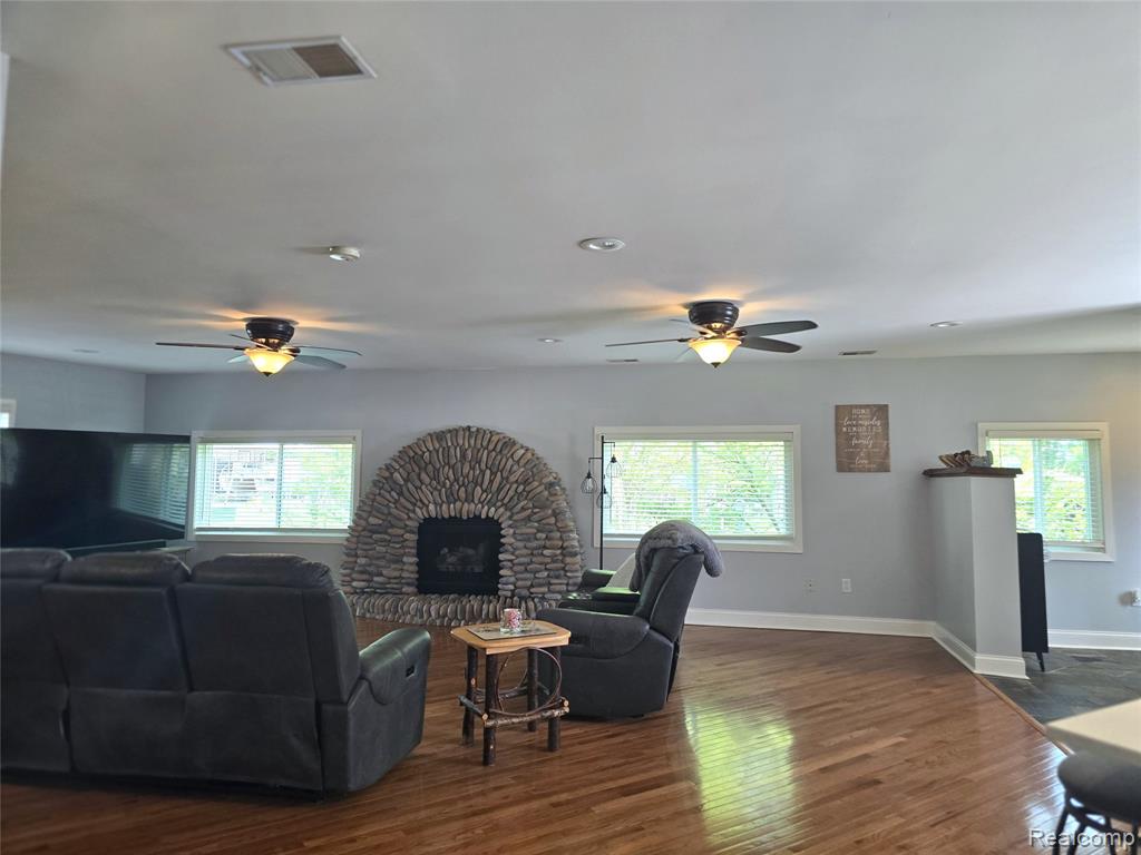 135 N Haven Street, Novi, MI 48377 — Photo 4