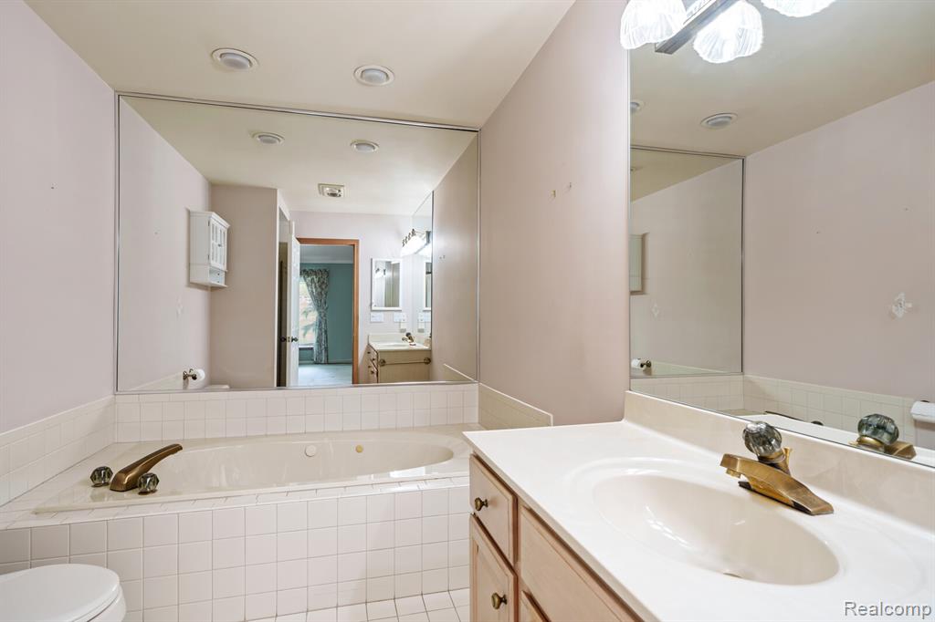 37622 Russett Drive, Farmington Hills, MI 48331 — Photo 15