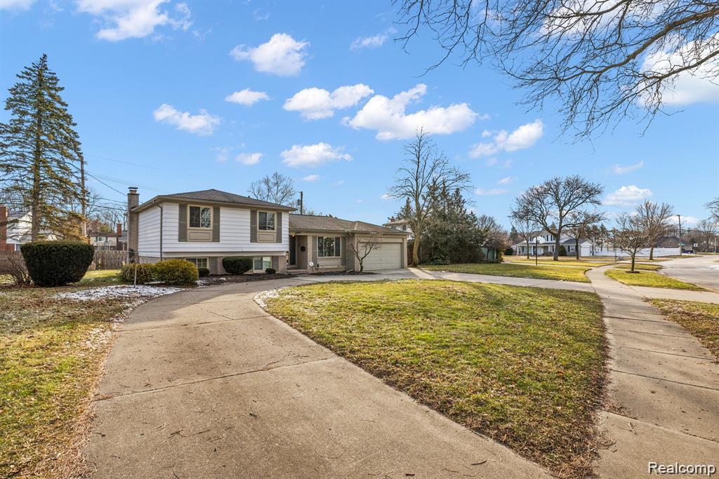 4058 Colonial Boulevard, Troy, MI 48085 — Photo 45