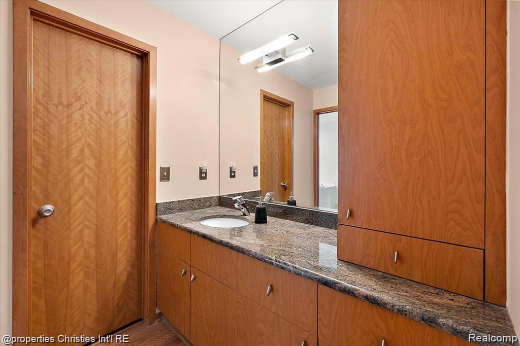 4566 Walden Drive, Bloomfield Hills, MI 48301 — Photo 31