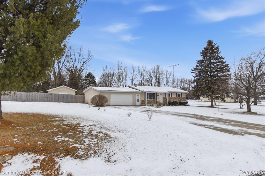 7960 Beard Road, Byron, MI 48418 — Photo 2