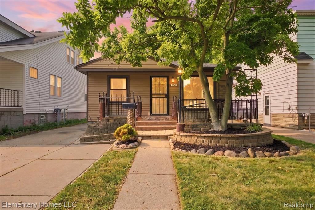 7388 McKinley, Center Line, MI 48015