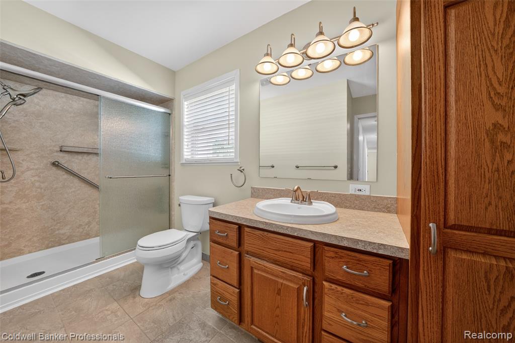 2470 Winkleman Drive, Waterford, MI 48329 — Photo 23