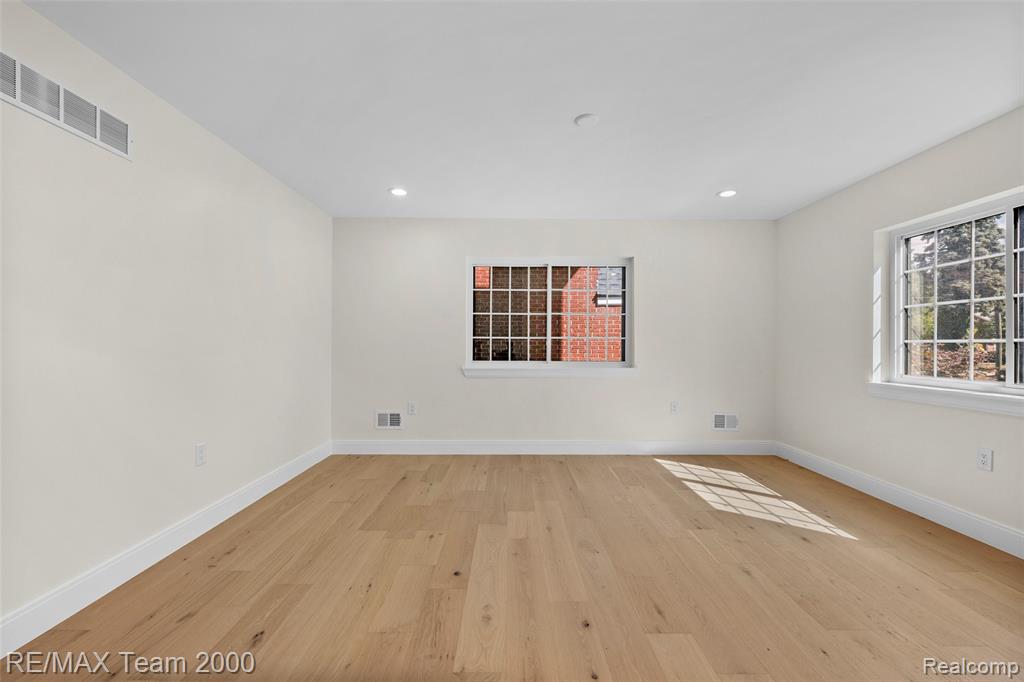 933 N Highland Street, Dearborn, MI 48128 — Photo 16