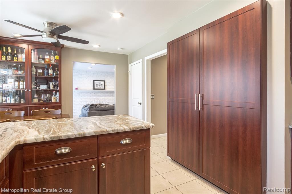 6364 Pinecroft Drive, West Bloomfield, MI — Photo 11