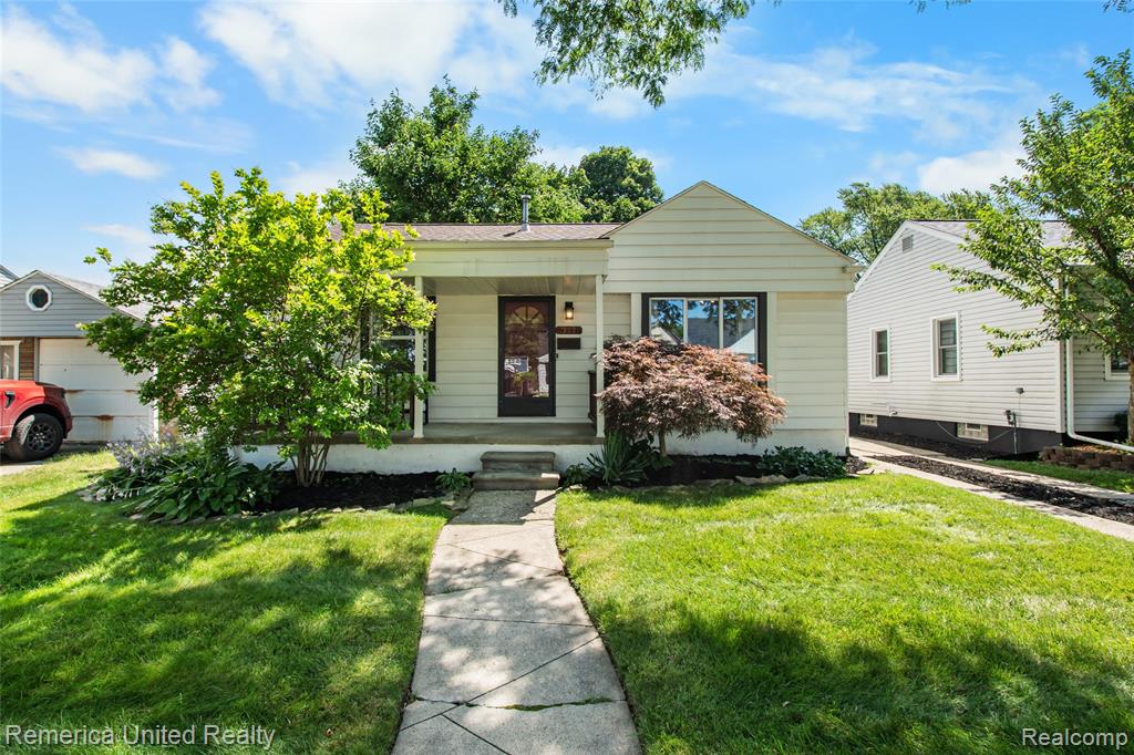 717 S Edgeworth Avenue, Royal Oak, MI 48067 — Photo 2
