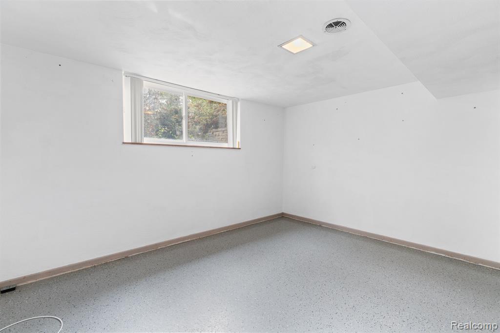 4966 Whispering Pine Lane, Bloomfield Hills, MI 48302 — Photo 32
