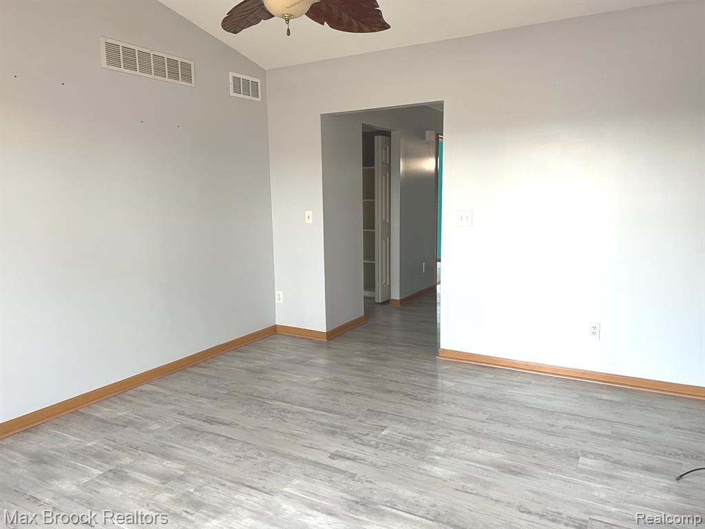 4062 Heatherwood Court, Warren, MI 48092 — Photo 2