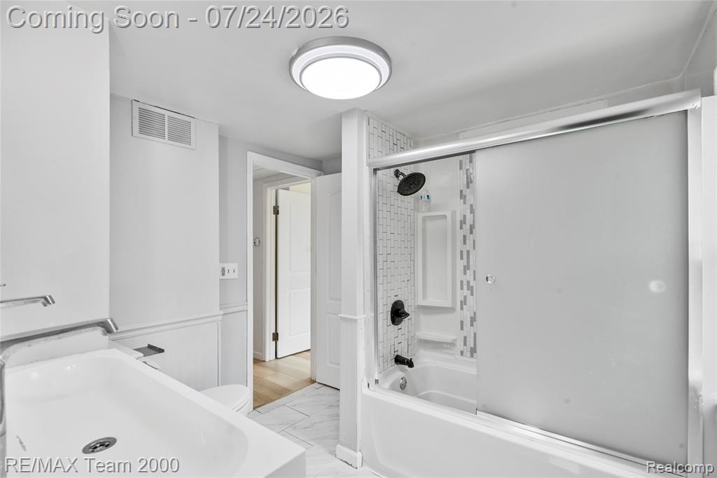 19615 Eastwood Drive, Harper Woods, MI 48225 — Photo 29